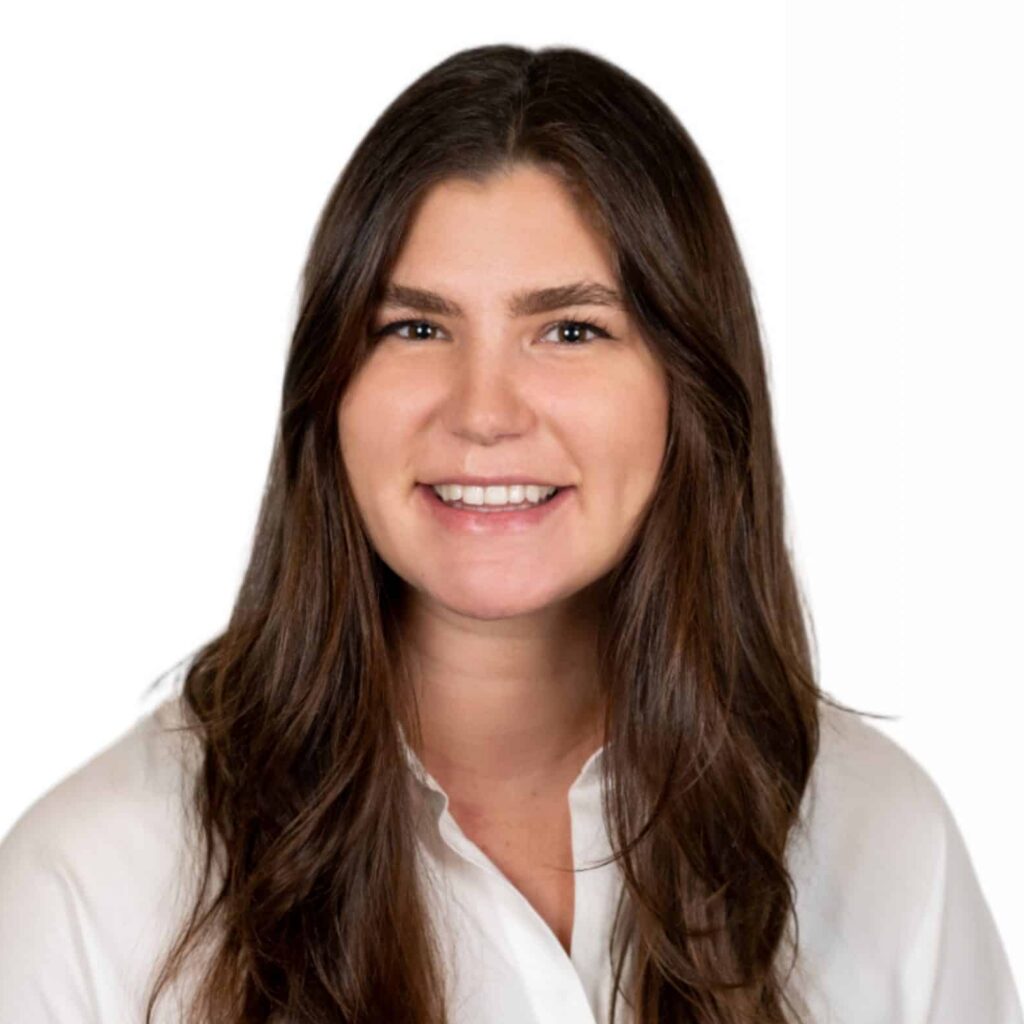 Rachelle M. Headshot